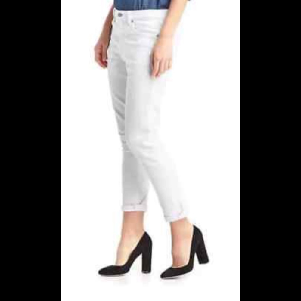 NWOT Women’s Gap Embroidered Best Girlfriend Jeans